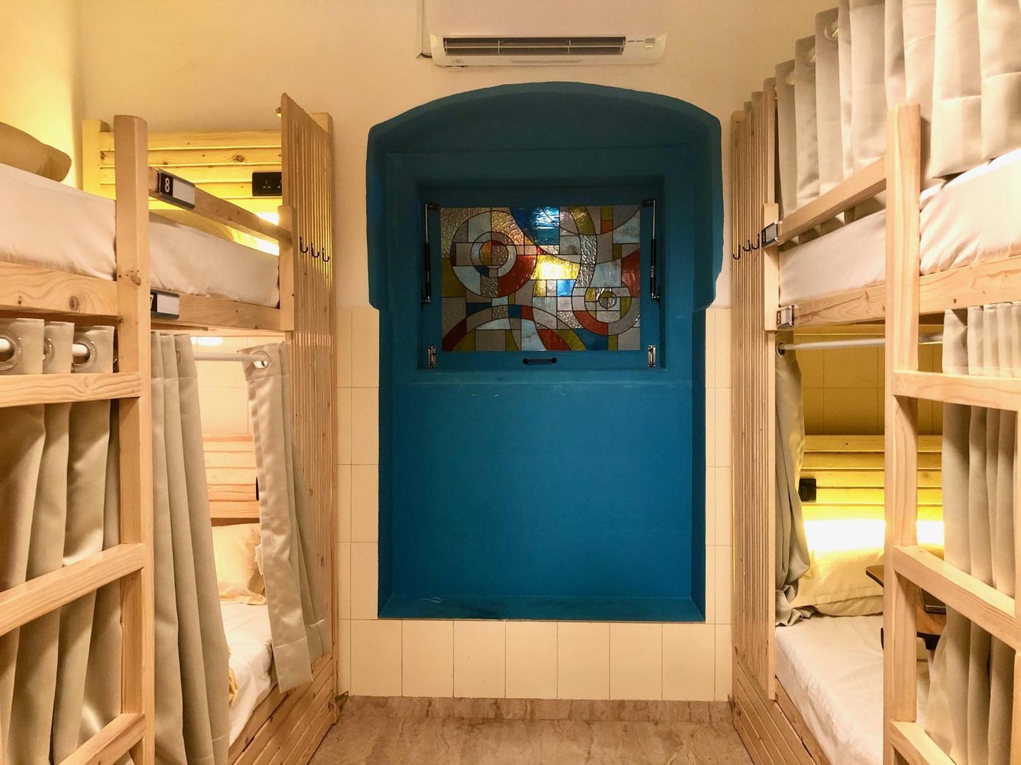 Gosolo Stays Bandra Hostel, Mumbai